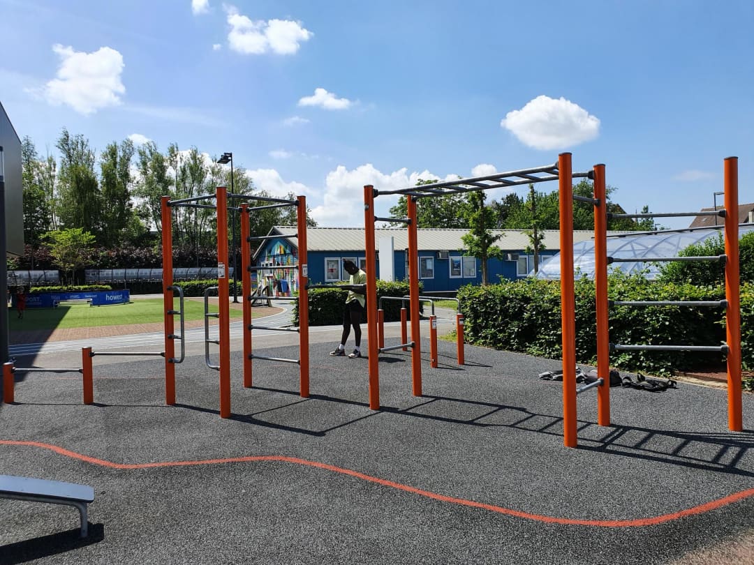 Bară de flotări la Calisthenics Park at Nijverheidsstraat, Brugge – fotografia 2 din 4