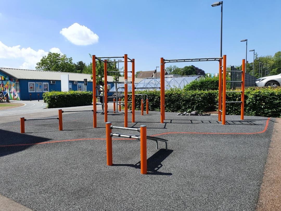 Bare paralele la Calisthenics Park at Nijverheidsstraat, Brugge – fotografia 3 din 4