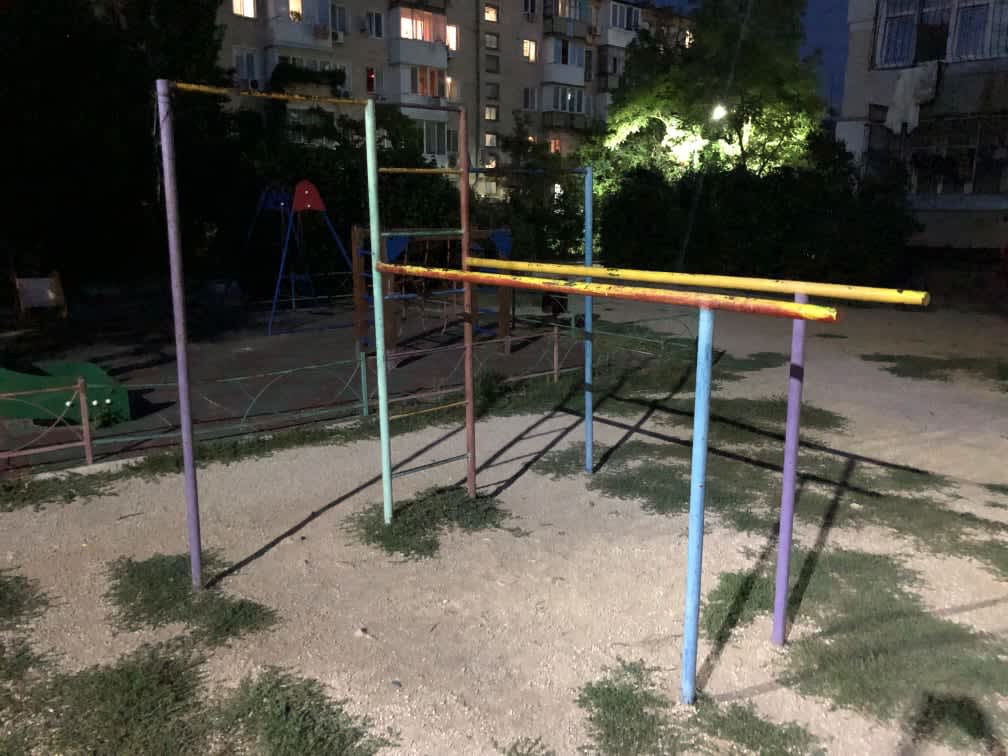 Klimmzugstange bei Calisthenics Park at улица Казаса, Евпатория – Foto 1 von 2