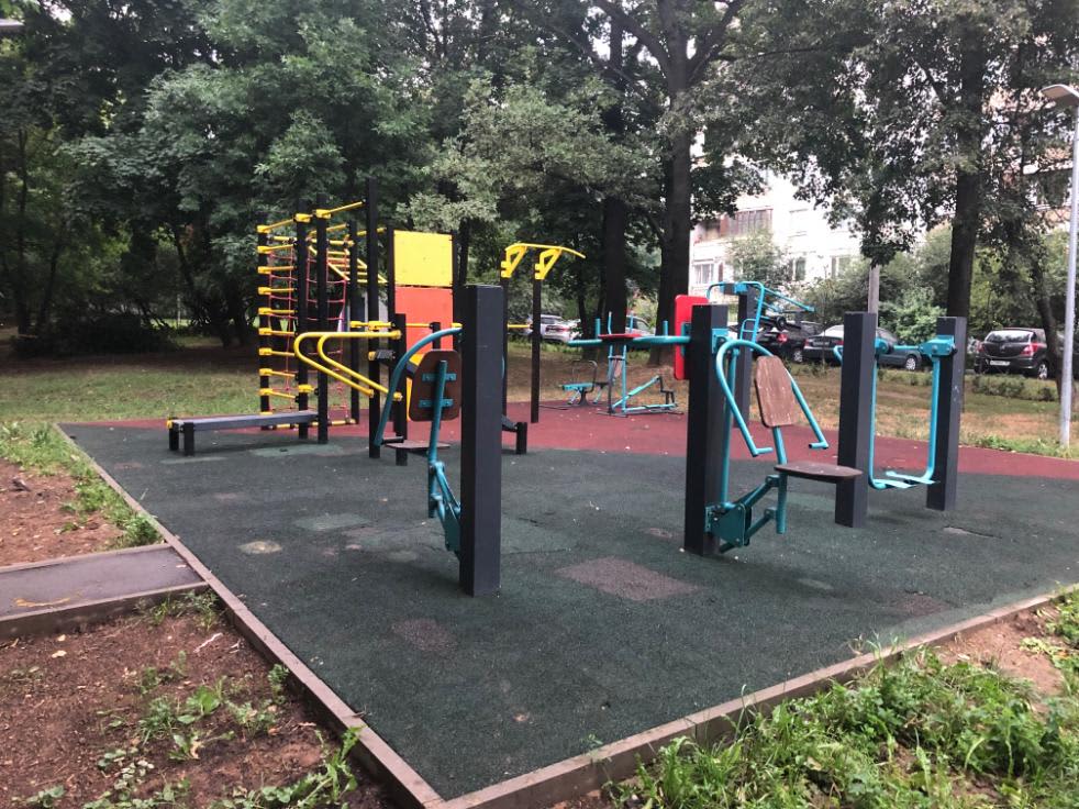Parallel Gym Bars at Calisthenics Park at Макеевская улица, Москва – photo 2 of 5