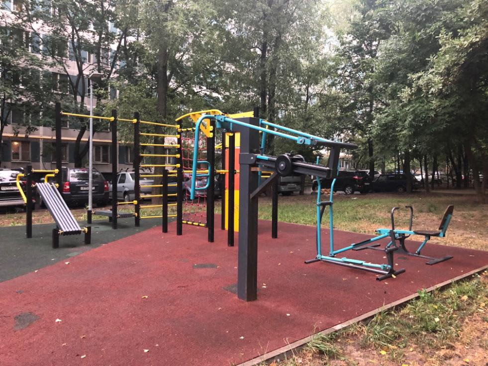 Abs Bench at Calisthenics Park at Макеевская улица, Москва – photo 4 of 5