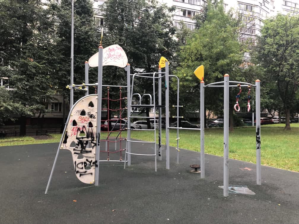Pull Up Bar at Calisthenics Park at Бирюлёвская улица, Москва #wp3038 – photo 1 of 3