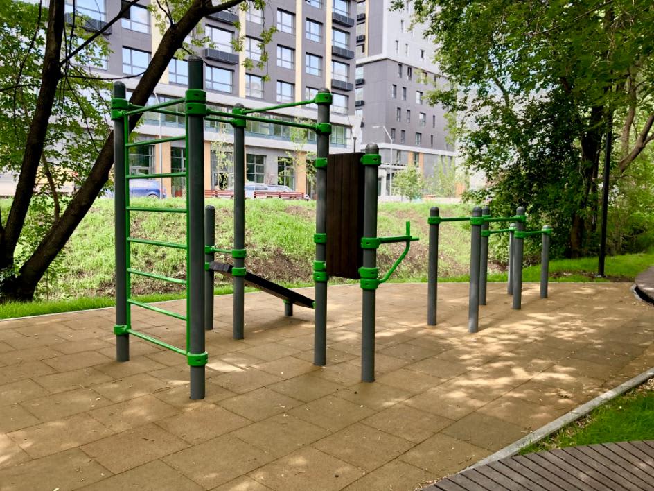 Parallel Gym Bars at Calisthenics Park at Литературная аллея, Екатеринбург – photo 2 of 3