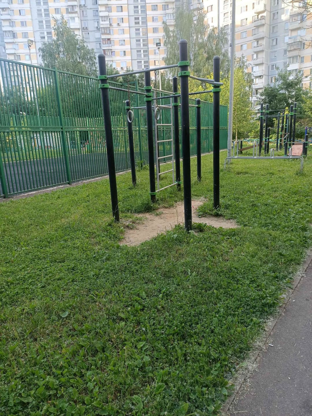 Parallel Gym Bars at Calisthenics Park at Тропарёвская улица, Москва #wp3098 – photo 2 of 6