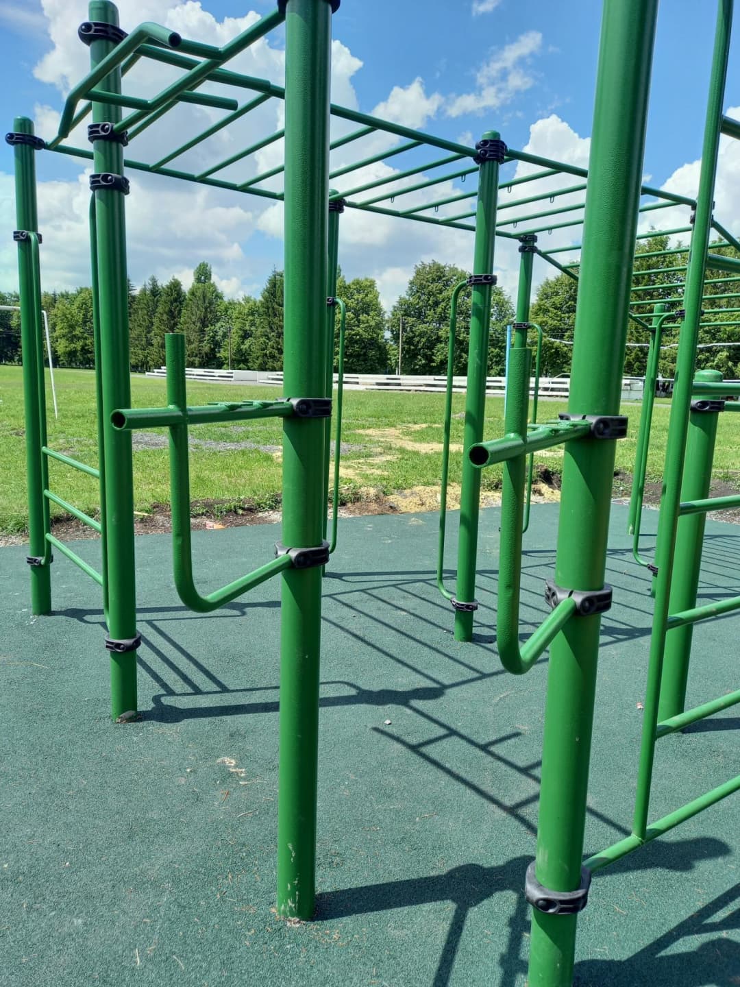 Bare paralele la Calisthenics Park at Первомайская улица, Горшечное – fotografia 2 din 4