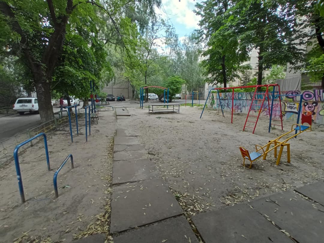 Sbarra per trazioni presso Calisthenics Park at вулиця Глібова, Київ #wp3138 – foto 1 di 5