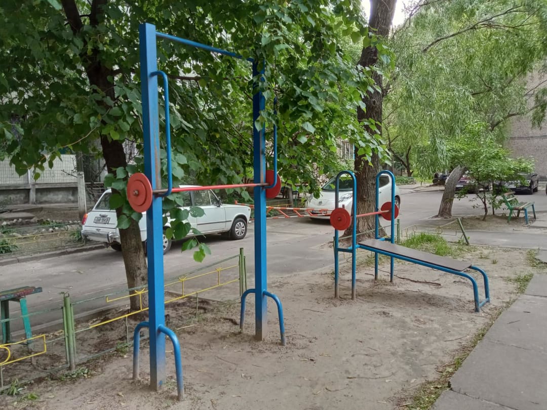 Maniglie per piegamenti presso Calisthenics Park at вулиця Глібова, Київ #wp3138 – foto 4 di 5