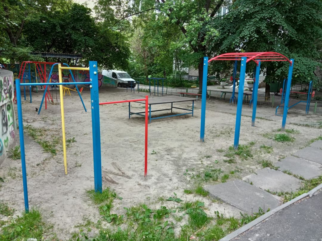 Panca piana presso Calisthenics Park at вулиця Глібова, Київ #wp3138 – foto 5 di 5