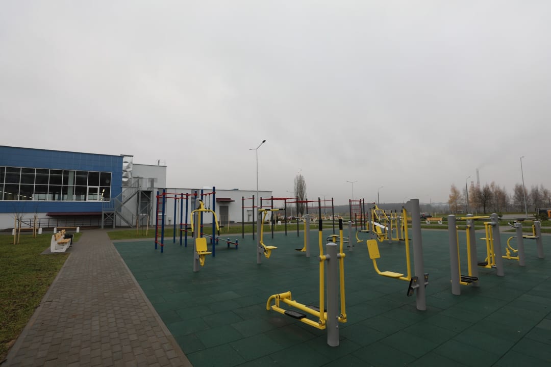 Parallel Gym Bars at Calisthenics Park at вуліца Шабаны, Мінск – photo 2 of 2