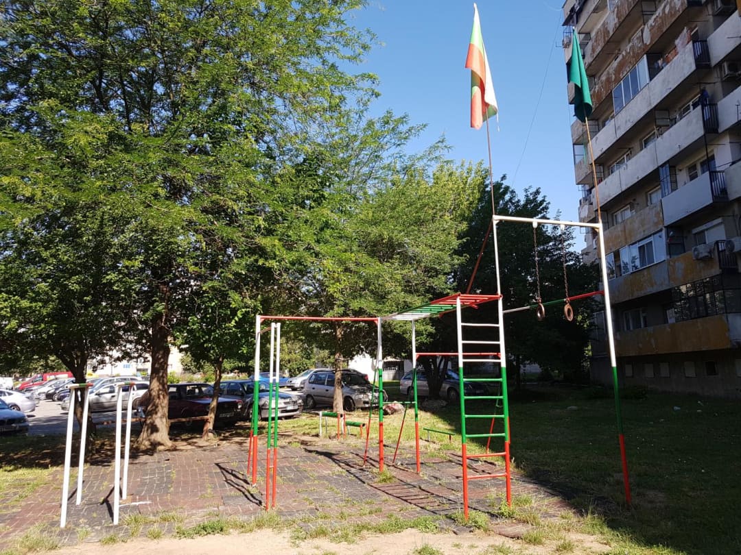 Barres parallèles à Outdoor Gym in ж.к. Златен рог, Ямбол – photo 2 sur 3