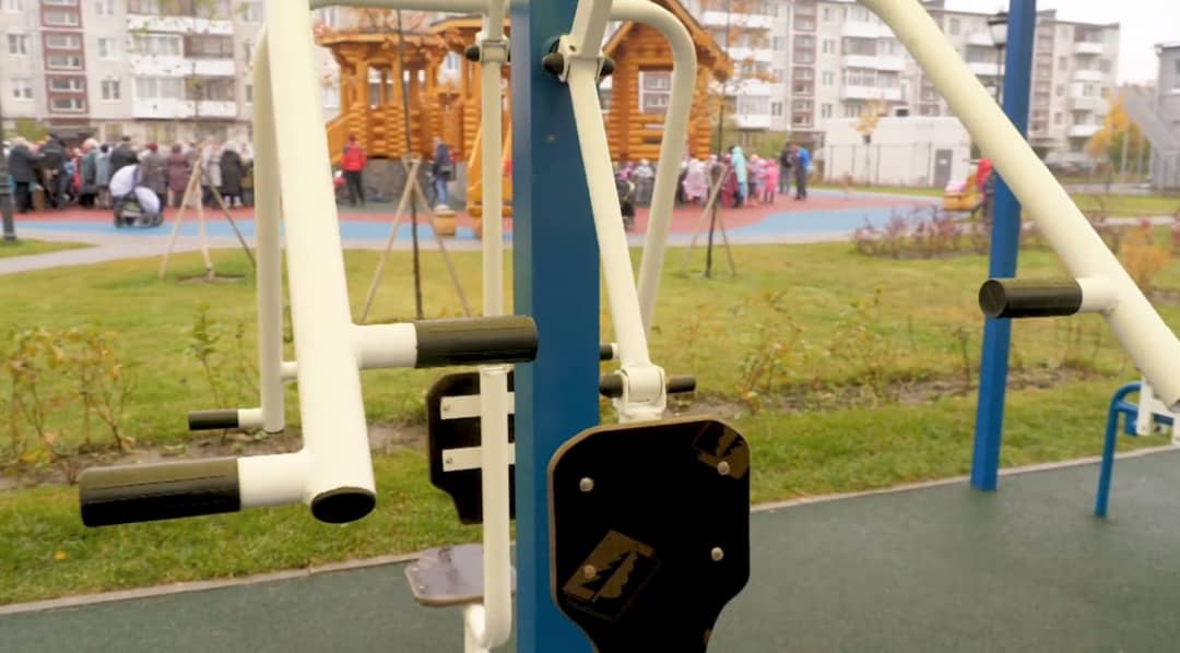 Pull Up Bar at Calisthenics Park at Швейцарская улица, Ломоносов – photo 1 of 4