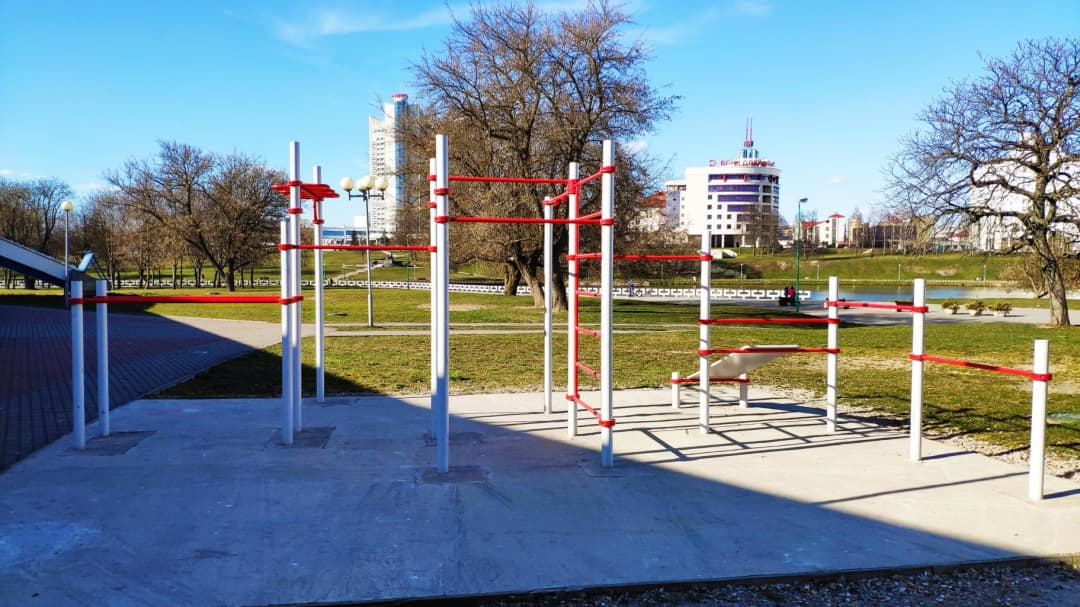 Pull Up Bar at Calisthenics Park at набярэжная Воінаў-інтэрнацыяналістаў, Мінск – photo 1 of 2