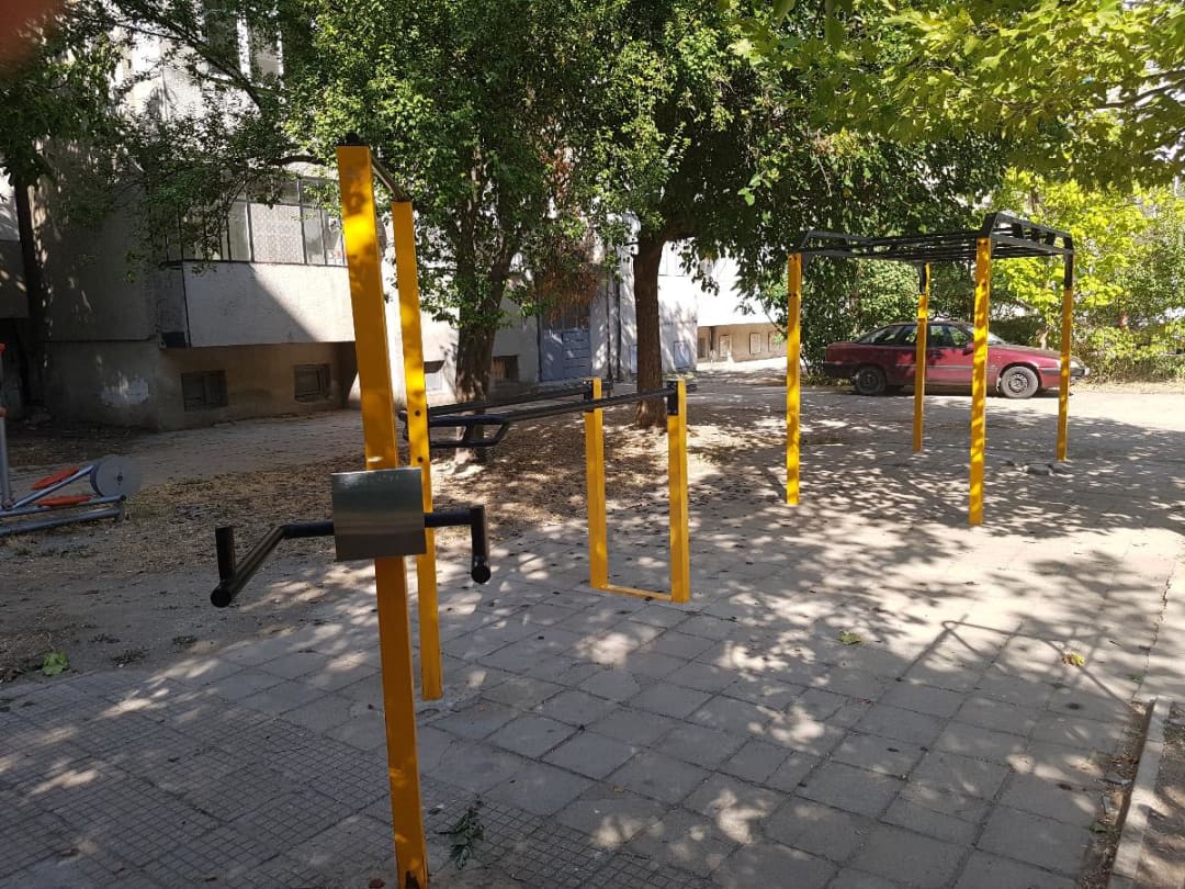 Vélo elliptique à Outdoor Gym in ж.к. Граф Игнатиев, Ямбол – photo 4 sur 4