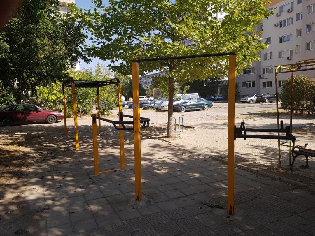 Barres parallèles à Outdoor Gym in ж.к. Граф Игнатиев, Ямбол – photo 2 sur 4