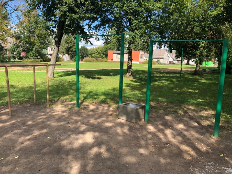 Sbarra per trazioni presso Outdoor Gym in Nīderkūni, Daugavpils – foto 1 di 1