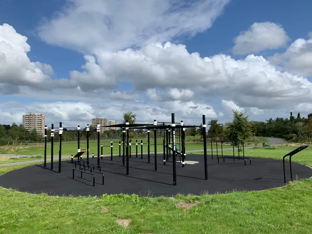 Barre de pompes à Calisthenics Park at Bar Brothers Park, Haarlem – photo 2 sur 10