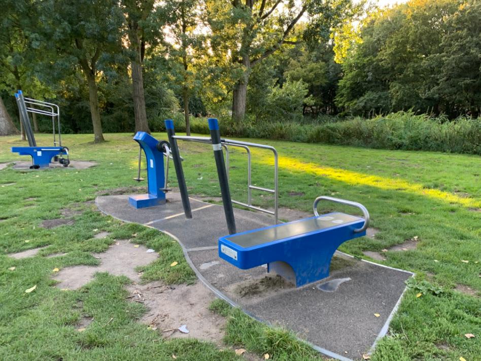 Banc à abdominaux à Calisthenics Park at Erasmuspark, Amsterdam – photo 3 sur 3