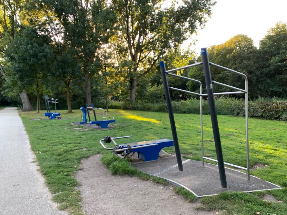 Barres parallèles à Calisthenics Park at Erasmuspark, Amsterdam – photo 2 sur 3