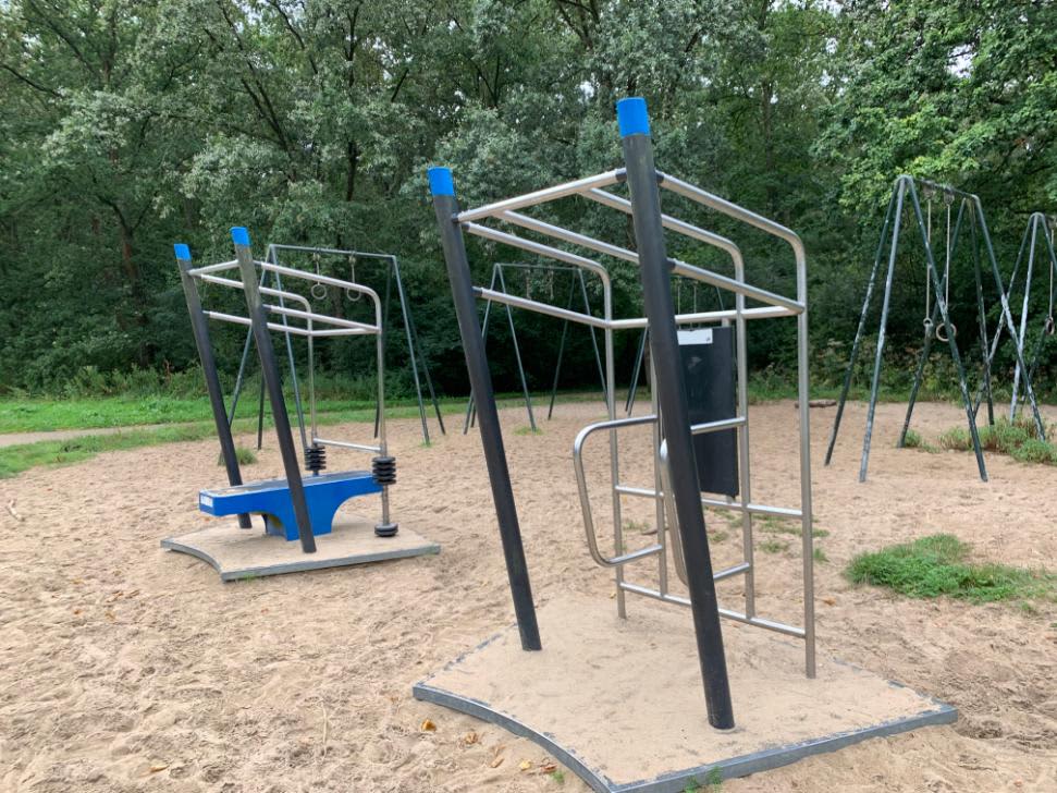 Bare paralele la Calisthenics Park at De Duizendmeterweg, Amstelveen – fotografia 2 din 2