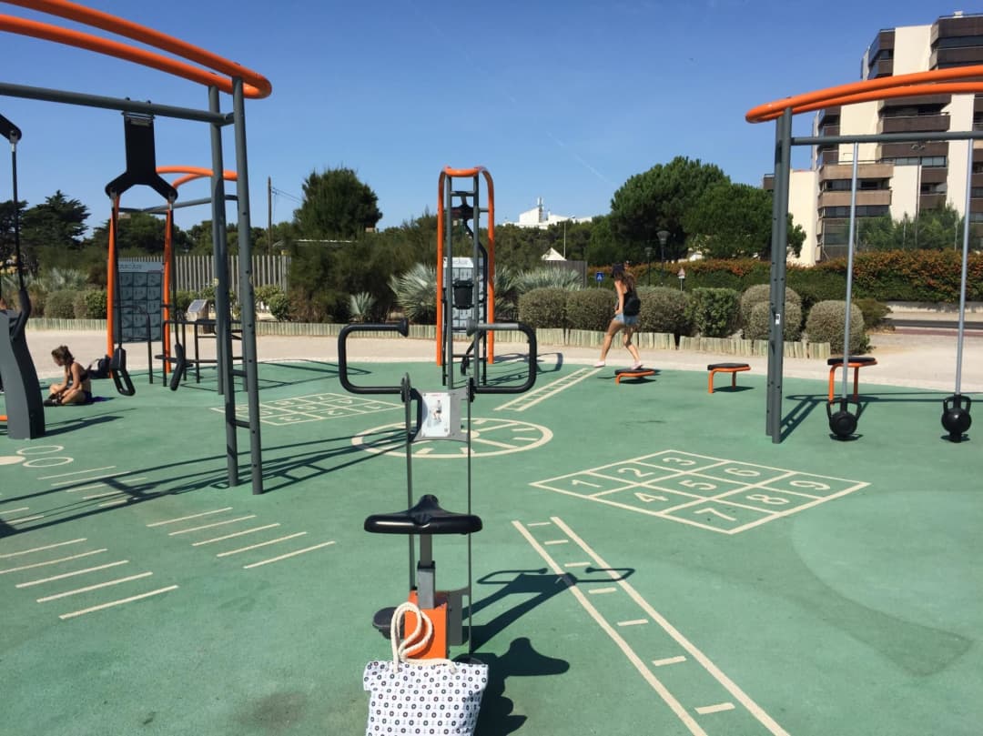 Barres parallèles au sol à Calisthenics Park at Avenida Diana Spencer, Cascais – photo 7 sur 8