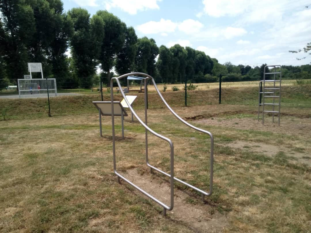 Упоры для отжиманий на площадке Calisthenics Park at August-Buß-Weg, Groß-Karben – фото 3 из 5