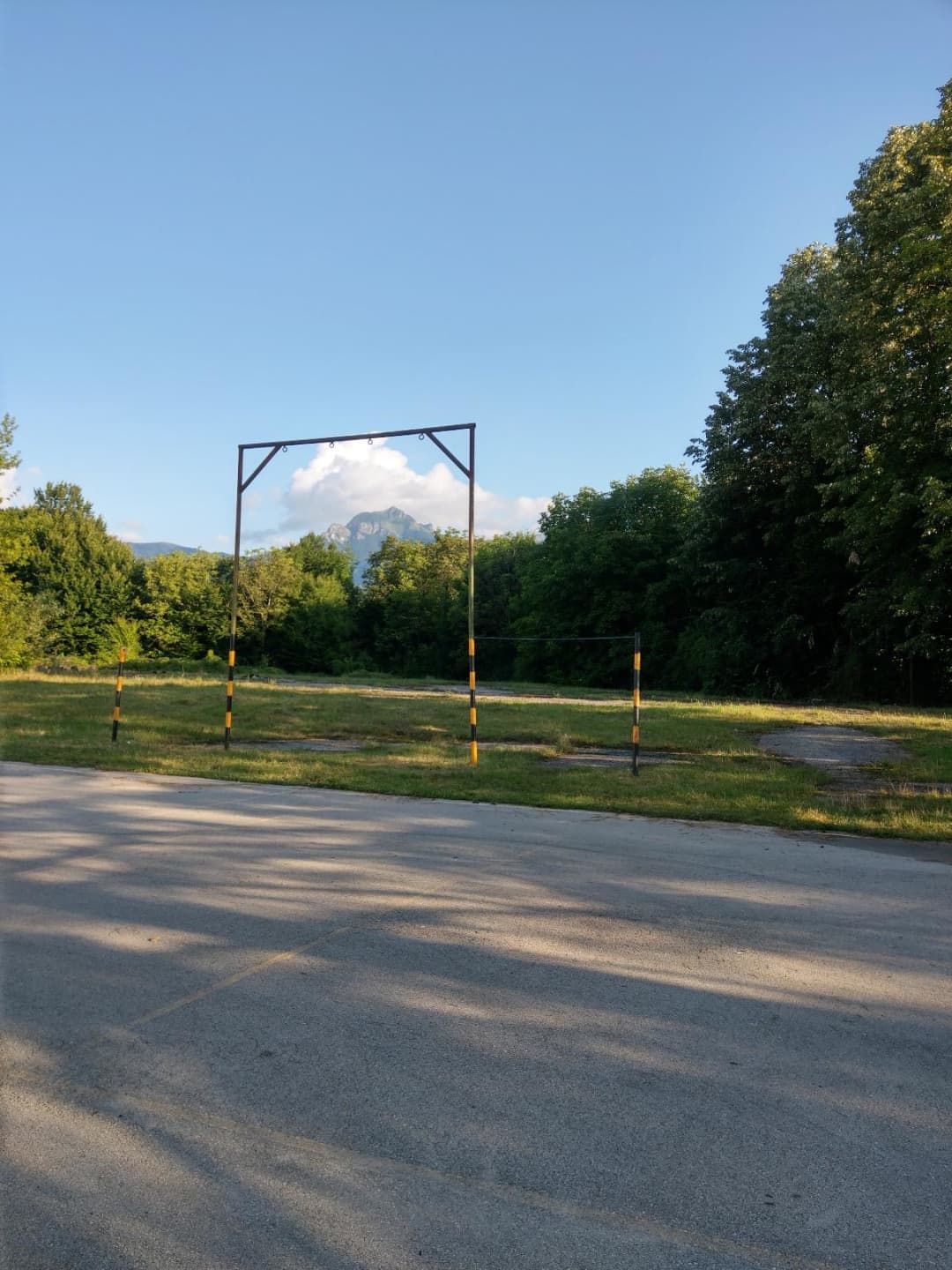 Sbarra per trazioni presso Calisthenics Park at Отдих, Априлци – foto 1 di 4