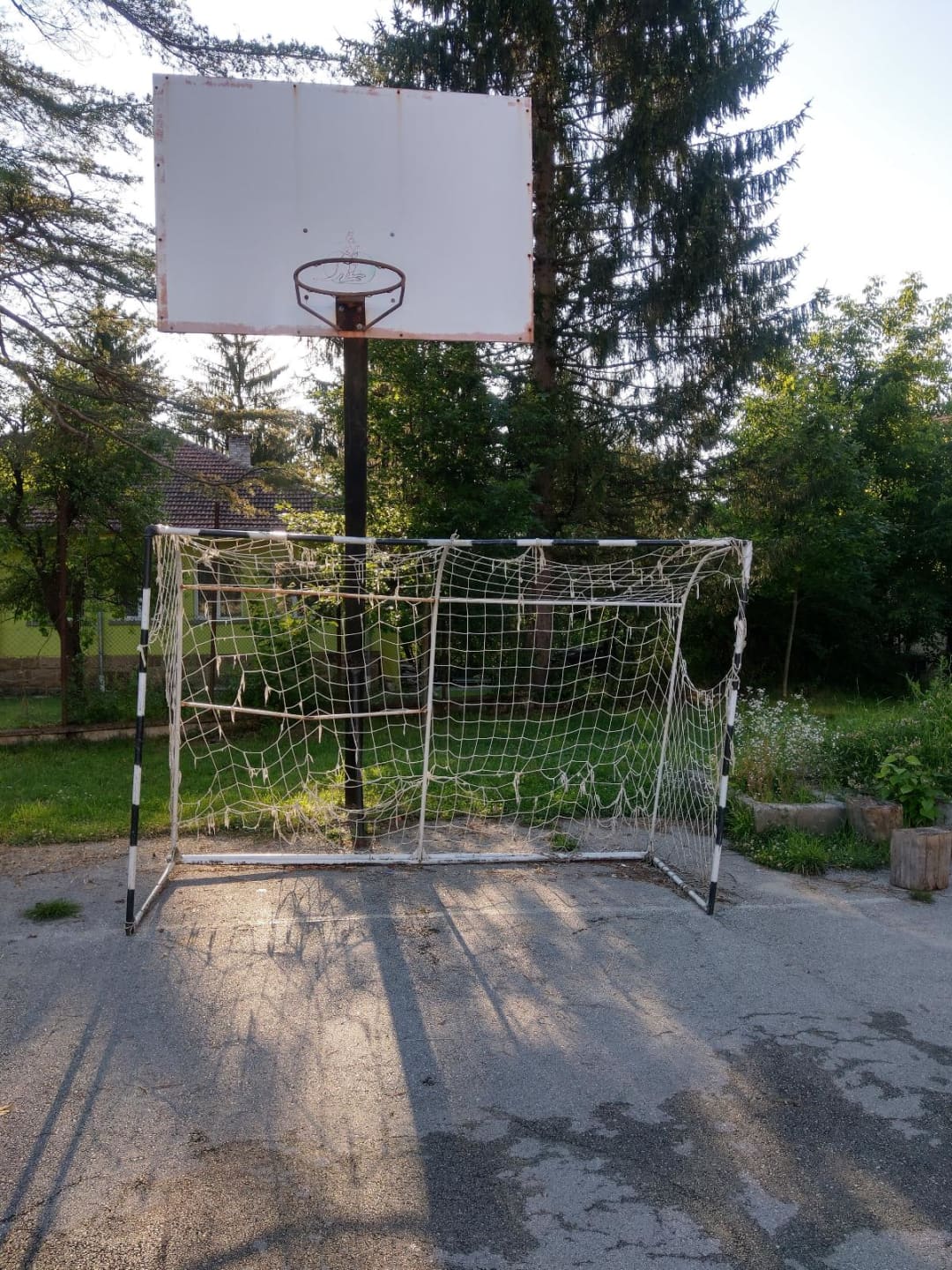 Sbarra per trazioni presso Calisthenics Park at Отдих, Априлци – foto 3 di 4
