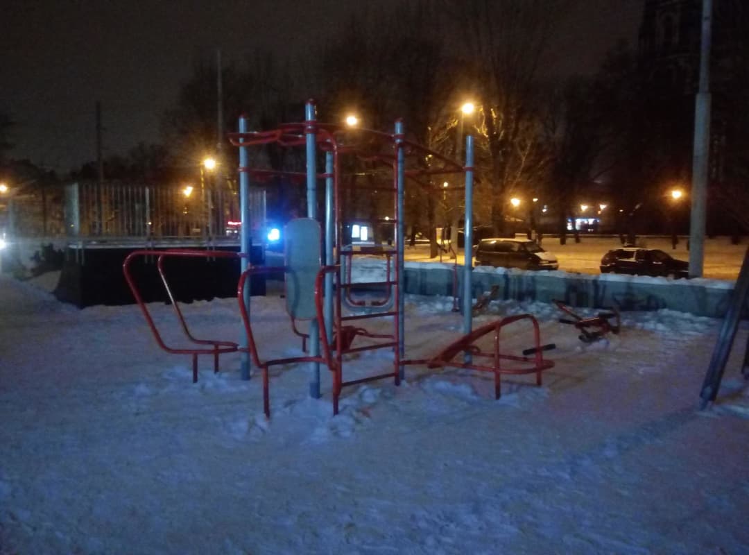 Pull Up Bar at Calisthenics Park at площа Марка Кропивницького, Львів – photo 1 of 4
