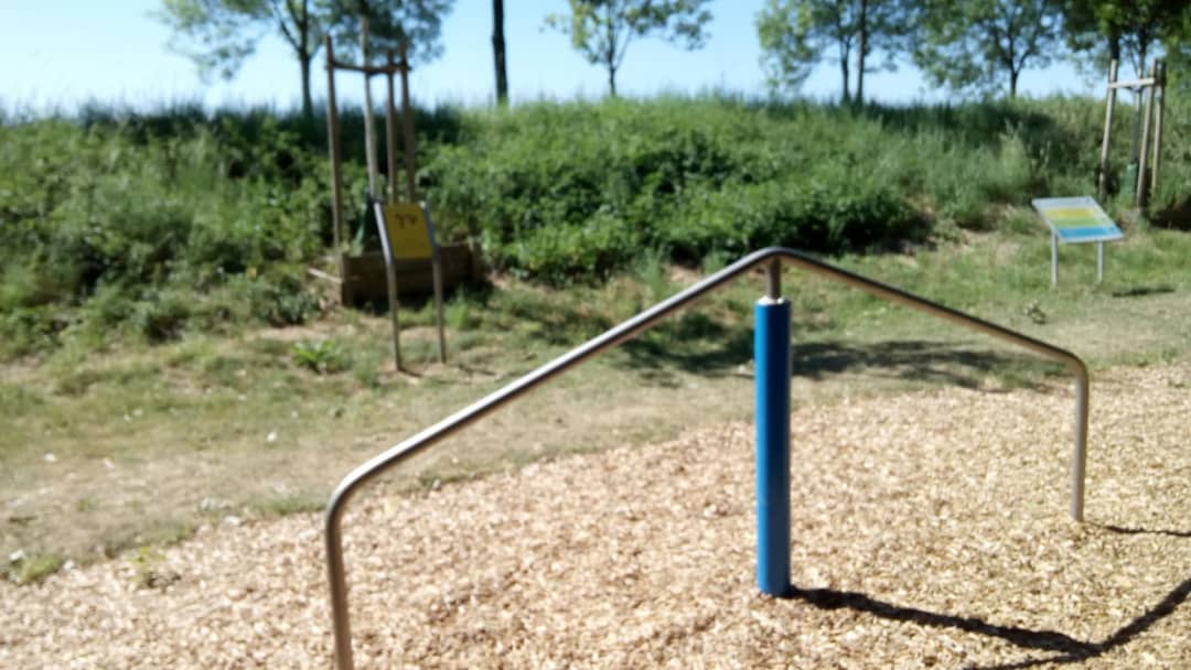 Barras Paralelas en Calisthenics Park at Outdoor-Fitnessparcours, Bad Homburg vor der Höhe – foto 9 de 9