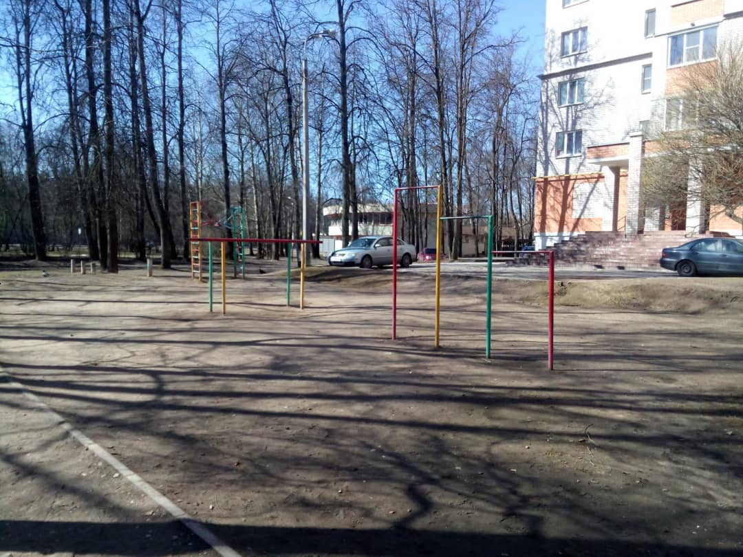 Barra de Dominadas en Calisthenics Park at Юбилейная улица, городской округ Псков – foto 4 de 7