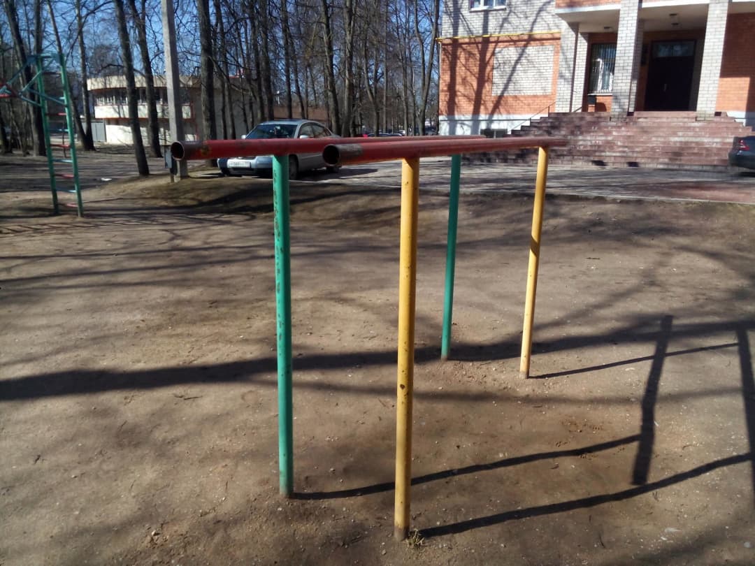Espalderas en Calisthenics Park at Юбилейная улица, городской округ Псков – foto 5 de 7