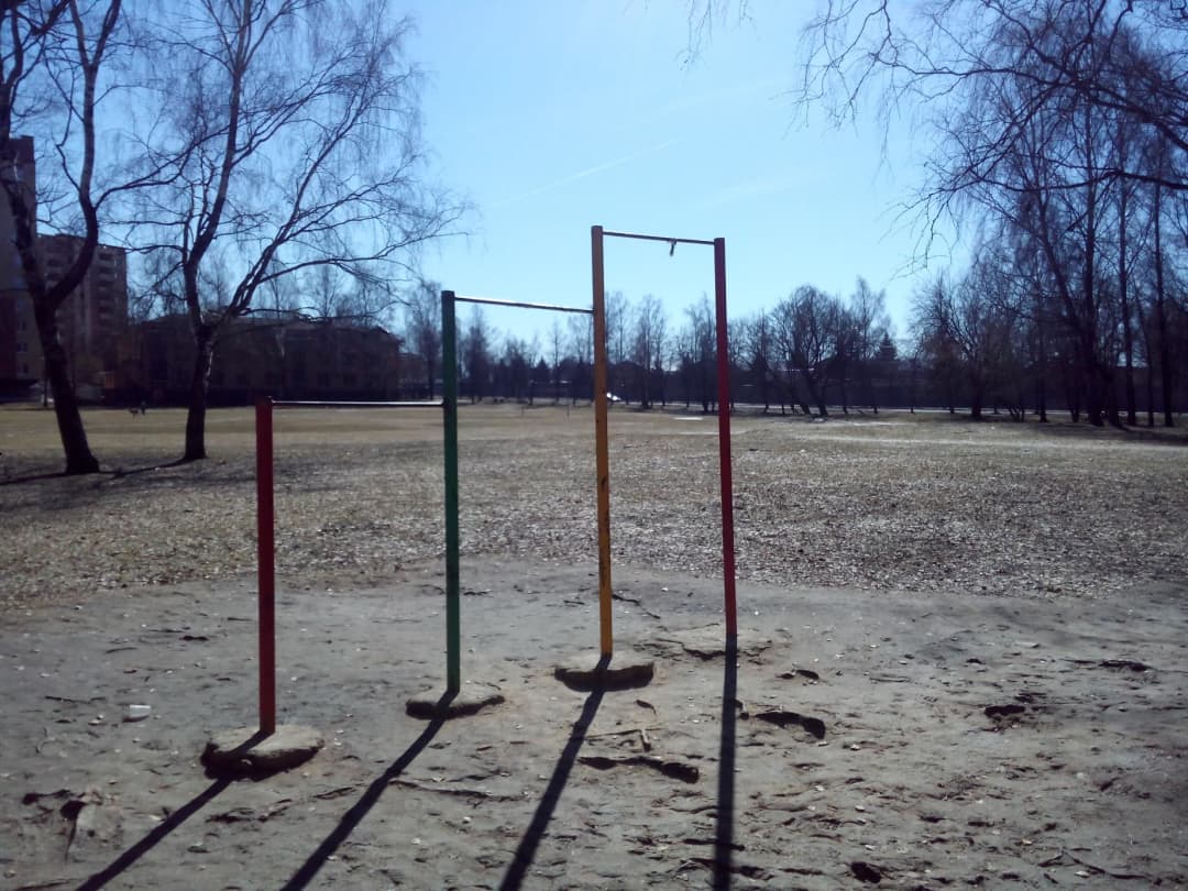 Barras Paralelas en Calisthenics Park at Юбилейная улица, городской округ Псков – foto 3 de 7