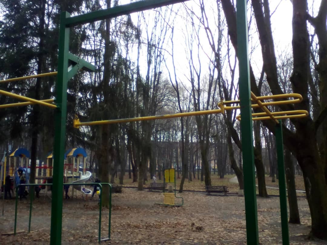 Pull Up Bar at Calisthenics Park at вулиця Степана Бандери, Рівне – photo 1 of 6