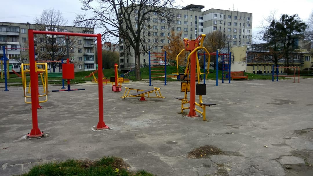 Pull Up Bar at Calisthenics Park at вулиця Володимира Великого, Львів – photo 1 of 9