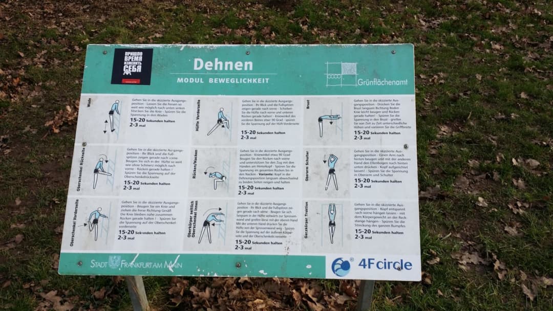 Скамья для пресса на площадке Calisthenics Park at 4FCIRCLE, Frankfurt am Main – фото 9 из 10