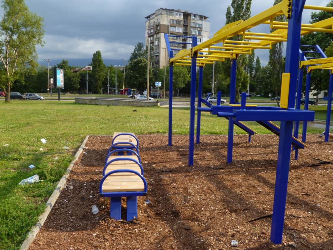 Parallele presso Calisthenics Park at бул. Царица Йоанна, София – foto 2 di 7