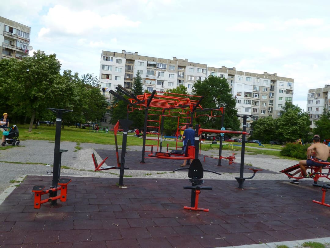 Panca per addominali presso Calisthenics Park at Инж. Христо Проданов, София – foto 5 di 6