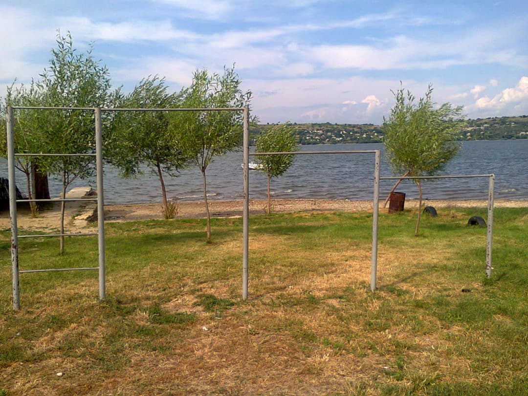 Parallel Gym Bars at Outdoor Gym in Raionul Dubăsari, Molovata Nouă – photo 2 of 2