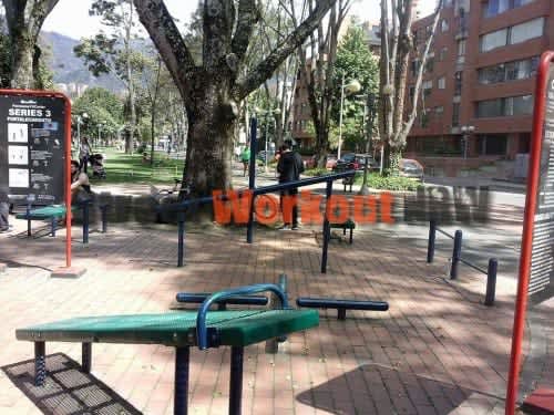 Barre de traction à Calisthenics Park at Calle 88, Bogotá – photo 1 sur 2