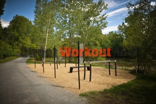 Pull Up Bar at Calisthenics Park at Place Des Centaurées, Sainte-Thérèse – photo 1 of 2