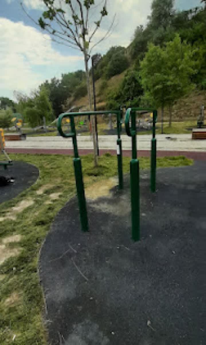 Banc à abdominaux à Calisthenics Park at Strada Mircea cel Bătrân, Constanța – photo 3 sur 4