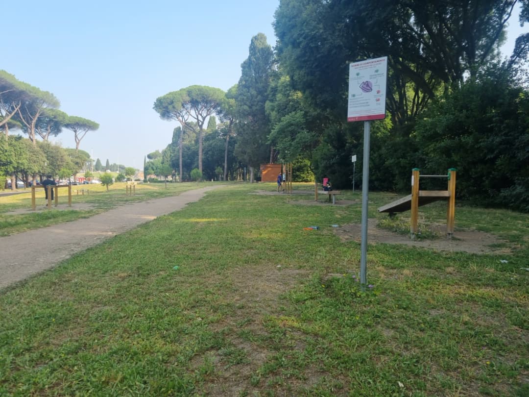 Parallele presso Calisthenics Park at Via di Valle delle Camene, Roma – foto 2 di 5