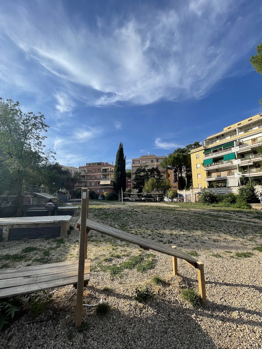 Spalier la Calisthenics Park at Viale Paolo Di Nella, Roma – fotografia 3 din 3