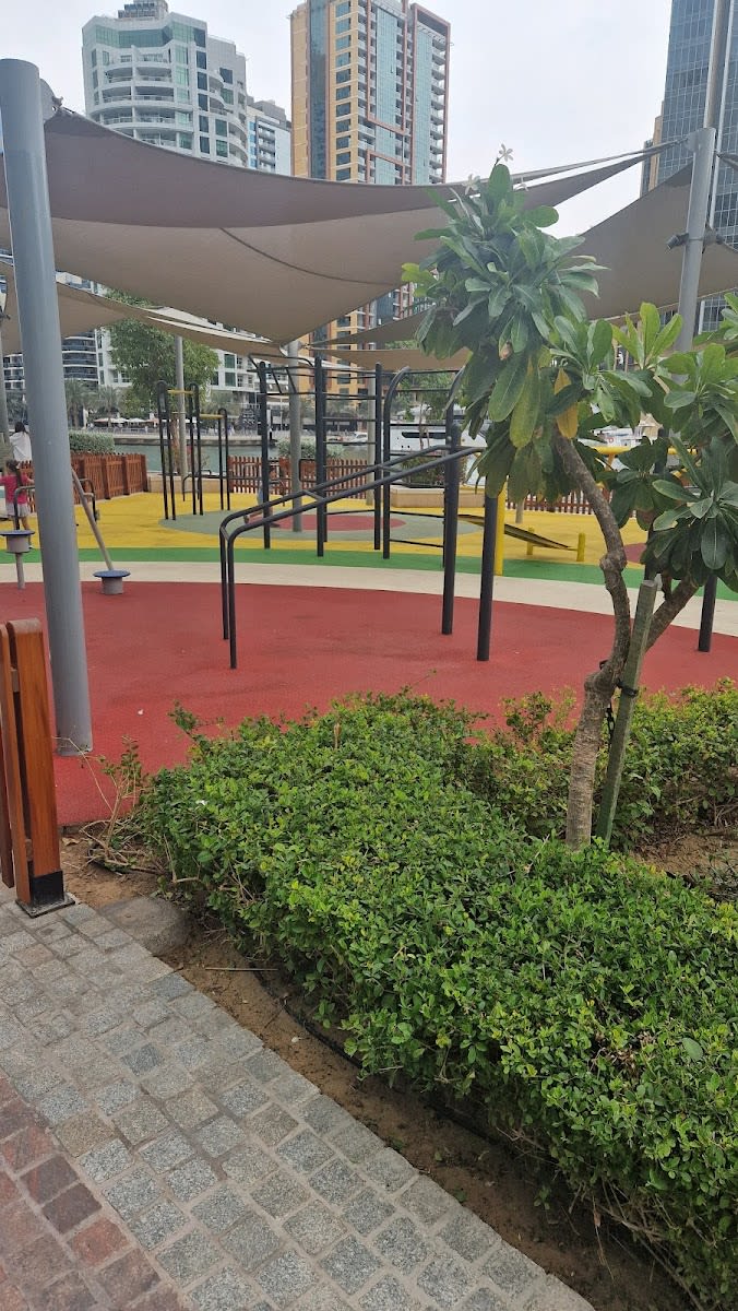 Spalier la Calisthenics Park at Marina Promenade, دبي – fotografia 3 din 7