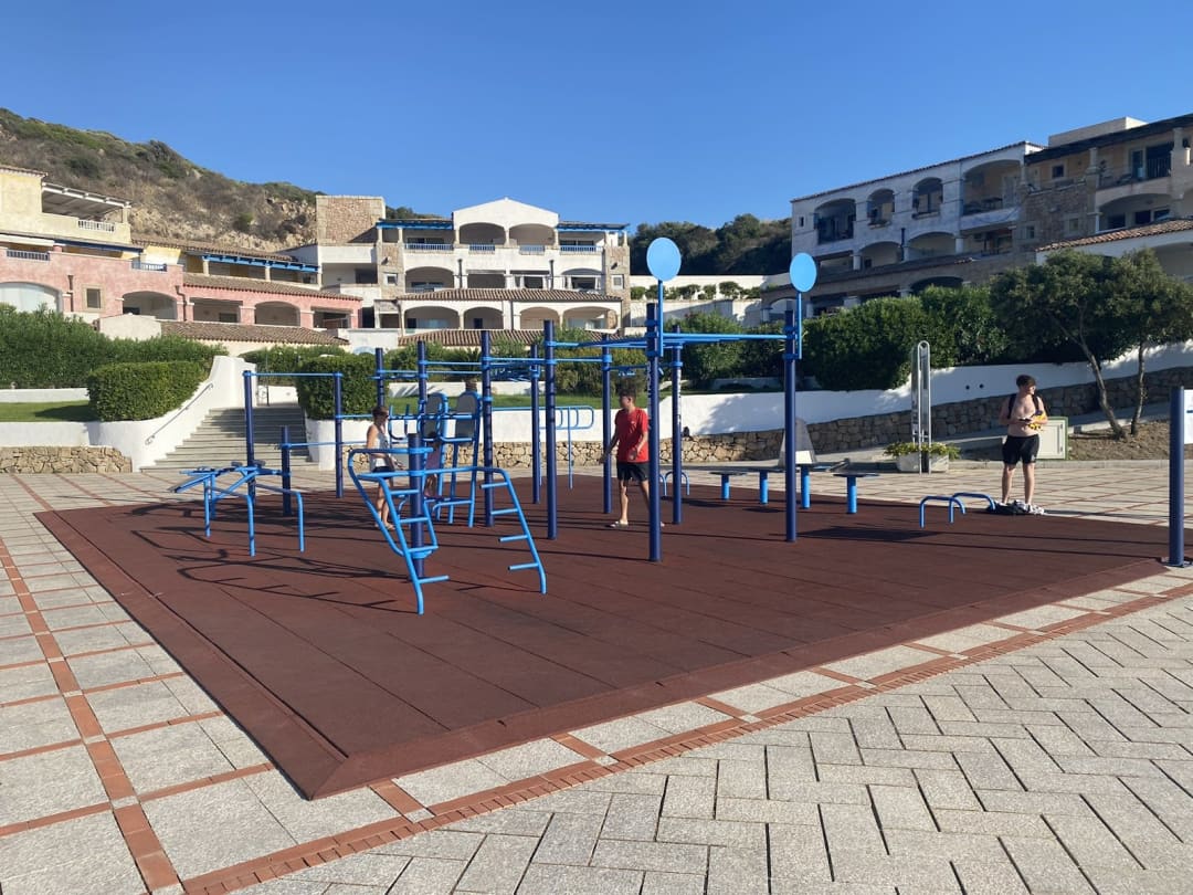 Pull Up Bar at Calisthenics Park at Porto turistico, Lungòni/Santa Teresa Gallura – photo 1 of 2