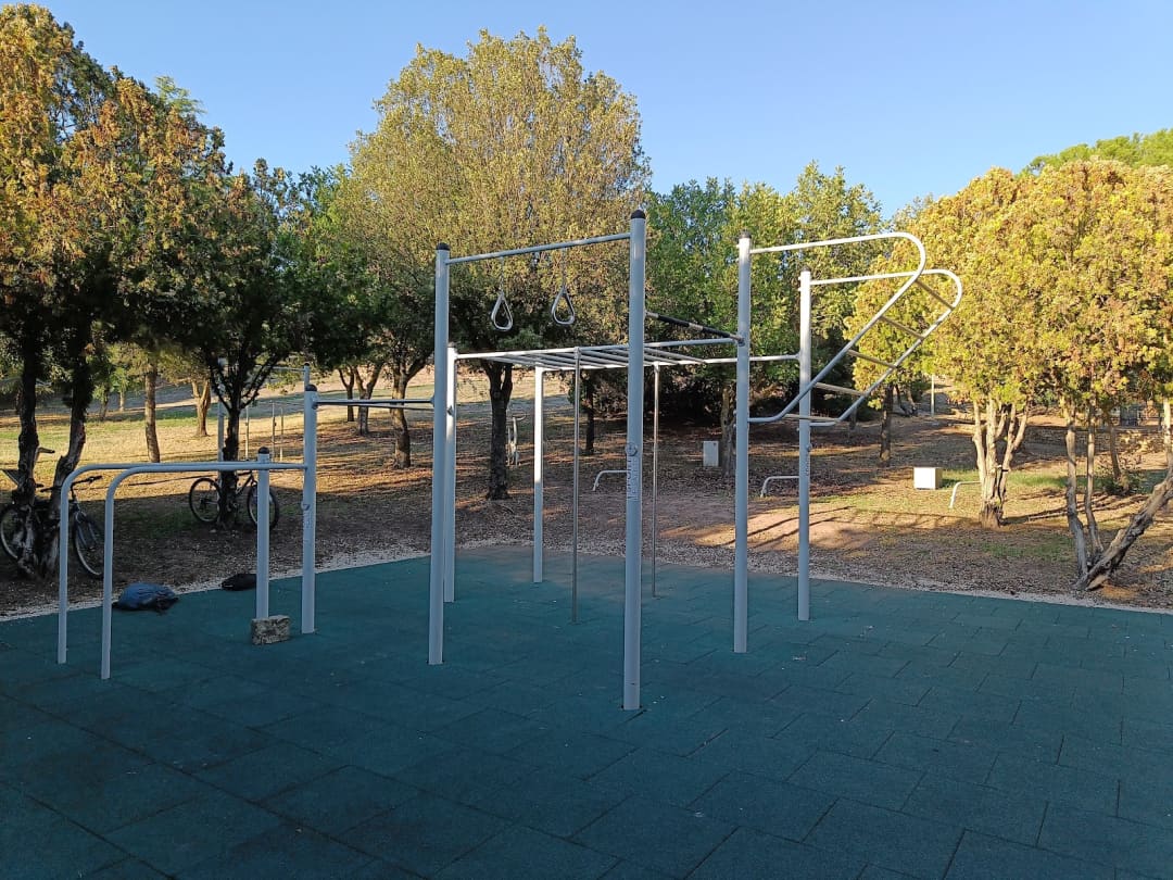Spalier la Calisthenics Park at Via Francesco Cossiga, Nuràminis/Nuraminis – fotografia 3 din 5