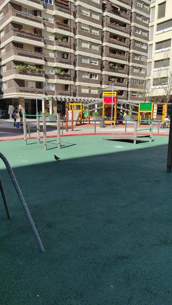 Barre de pompes à Calisthenics Park at Etxeberri plaza, Donostia / San Sebastián – photo 4 sur 4