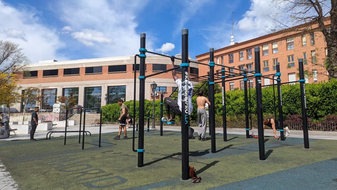 Barre de traction à Calisthenics Park at Street Workout Madrid, Madrid – photo 1 sur 2