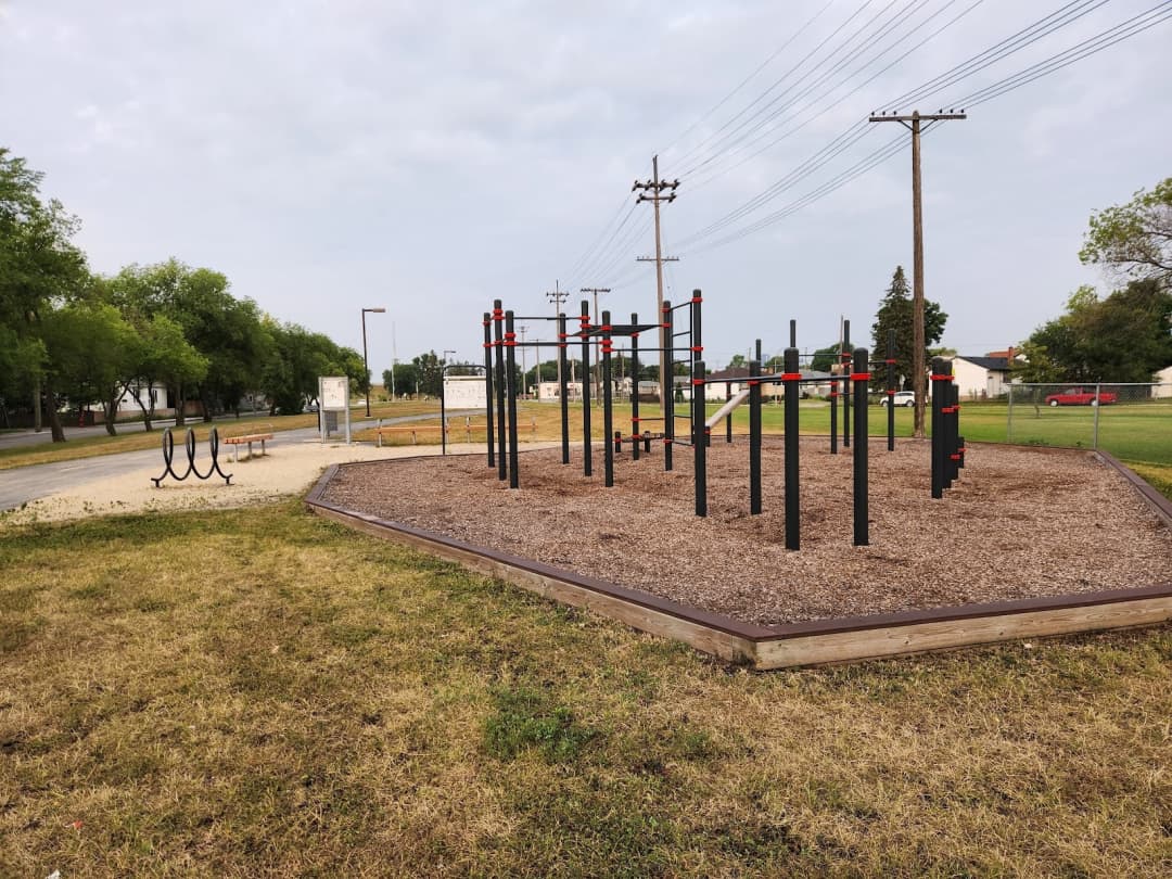 Pull Up Bar at Calisthenics Park at Northeast Pioneers Greenway, Winnipeg – photo 1 of 4