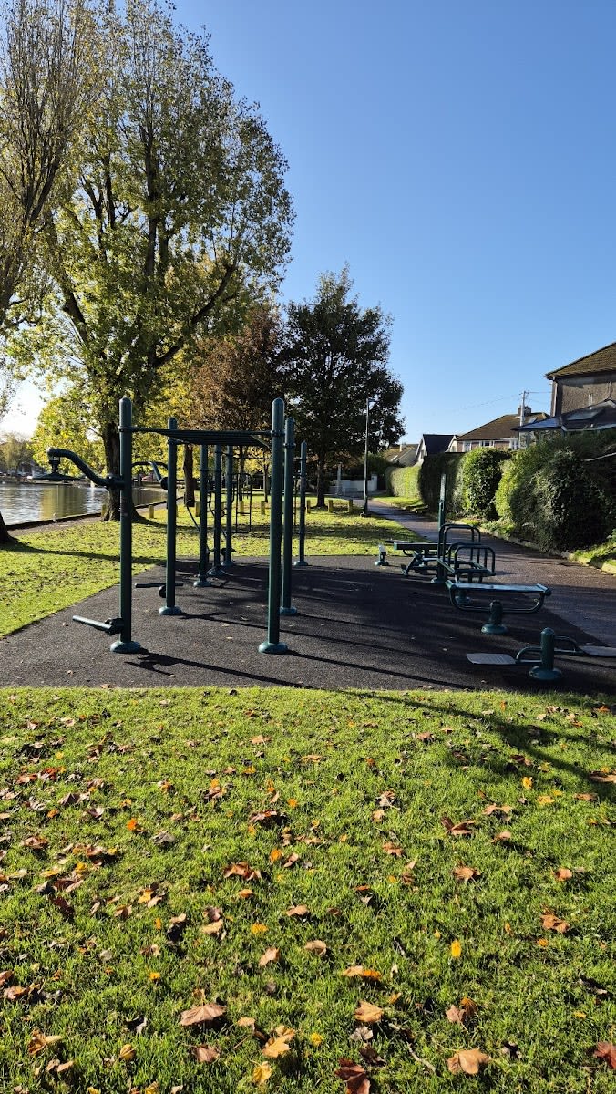 Barre de traction à Calisthenics Park at Saint Finbarr's Park, Cork – photo 1 sur 3